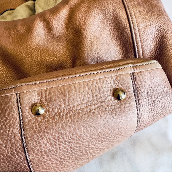 Gucci Rose Gold Metallic Pebbled Leather Soho Shoulder Bag - Picture 13 of 16